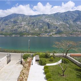 5 bedroom bayside villa with pool near Kotor, sleeps 12